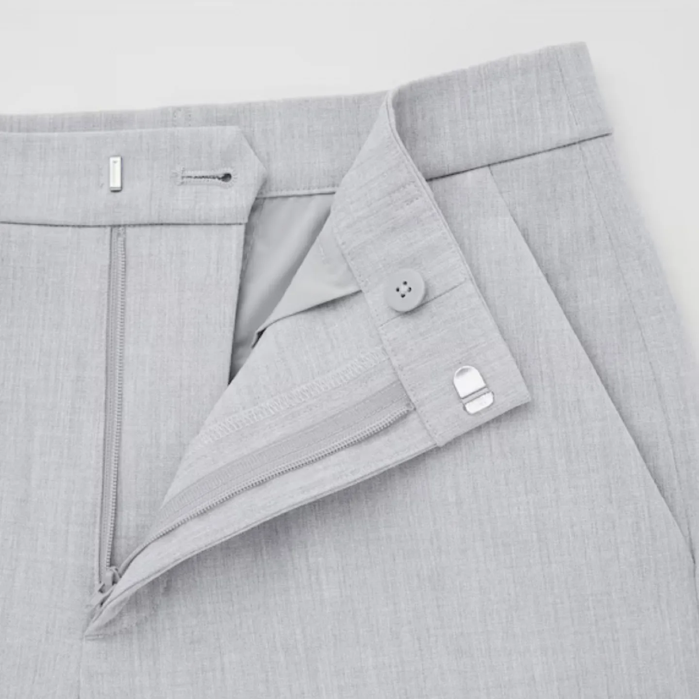 NEW💕 Uniqlo women's tapered pants black (small) image indicator(6)