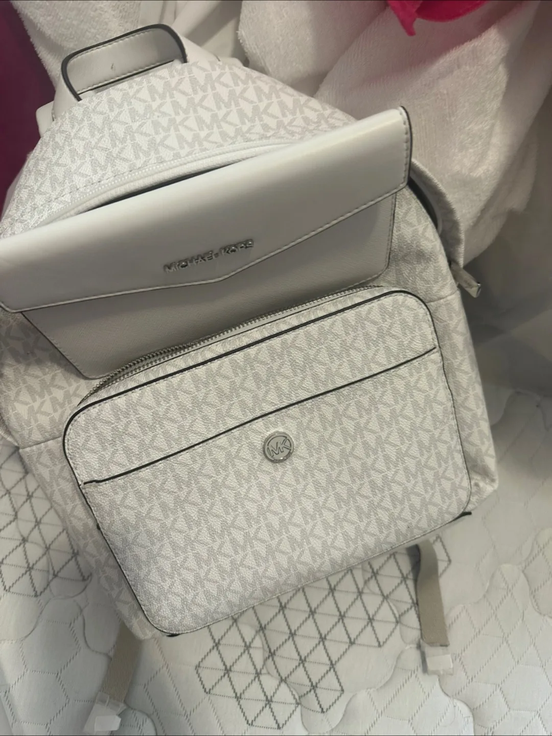 Michael Kors Backpack image indicator(2)
