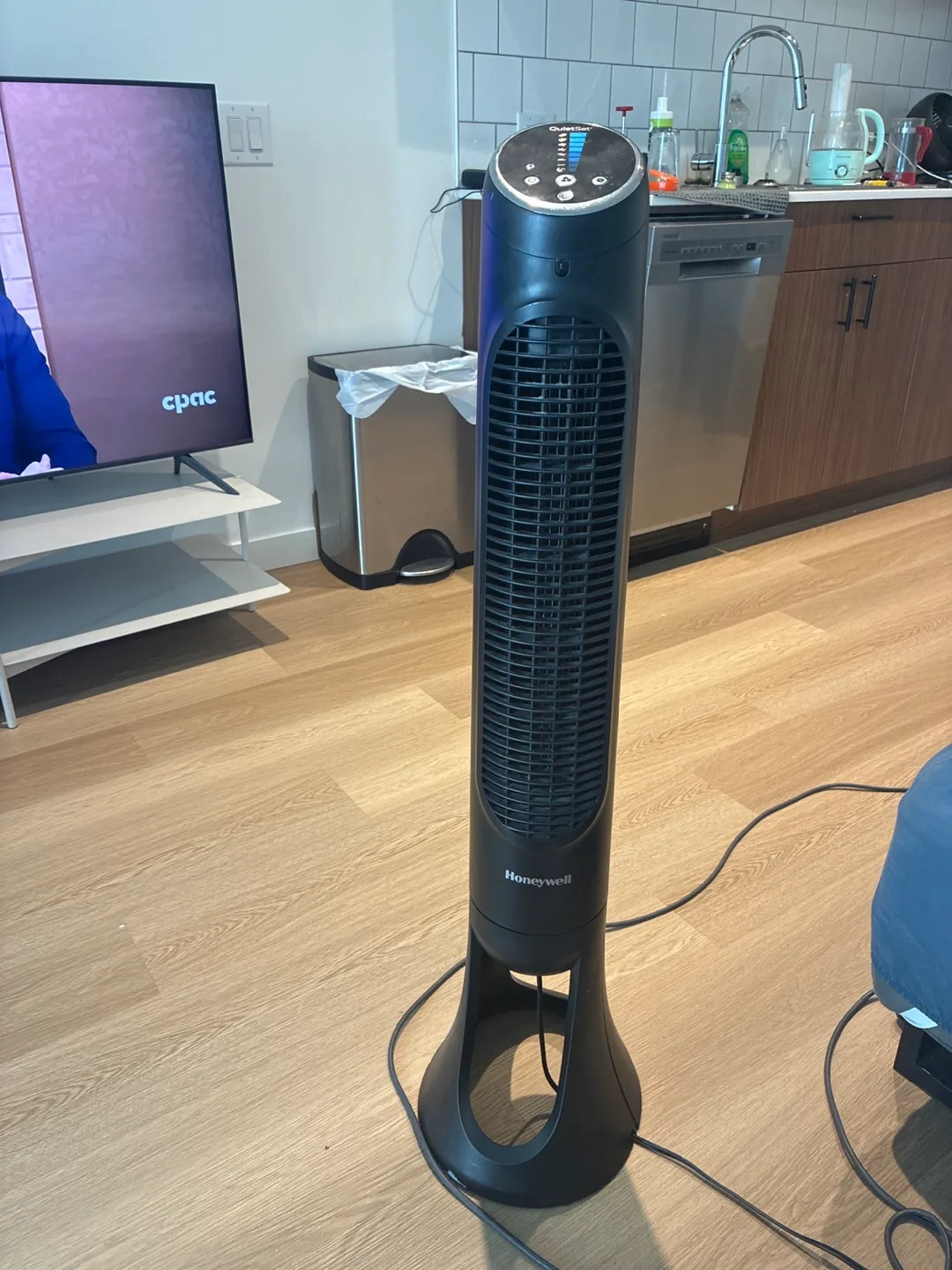 Honeywell QuietSet Tower Fan thumbnail