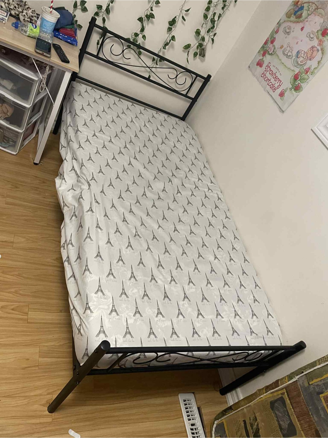 Metal bed frame with free 2 mattres