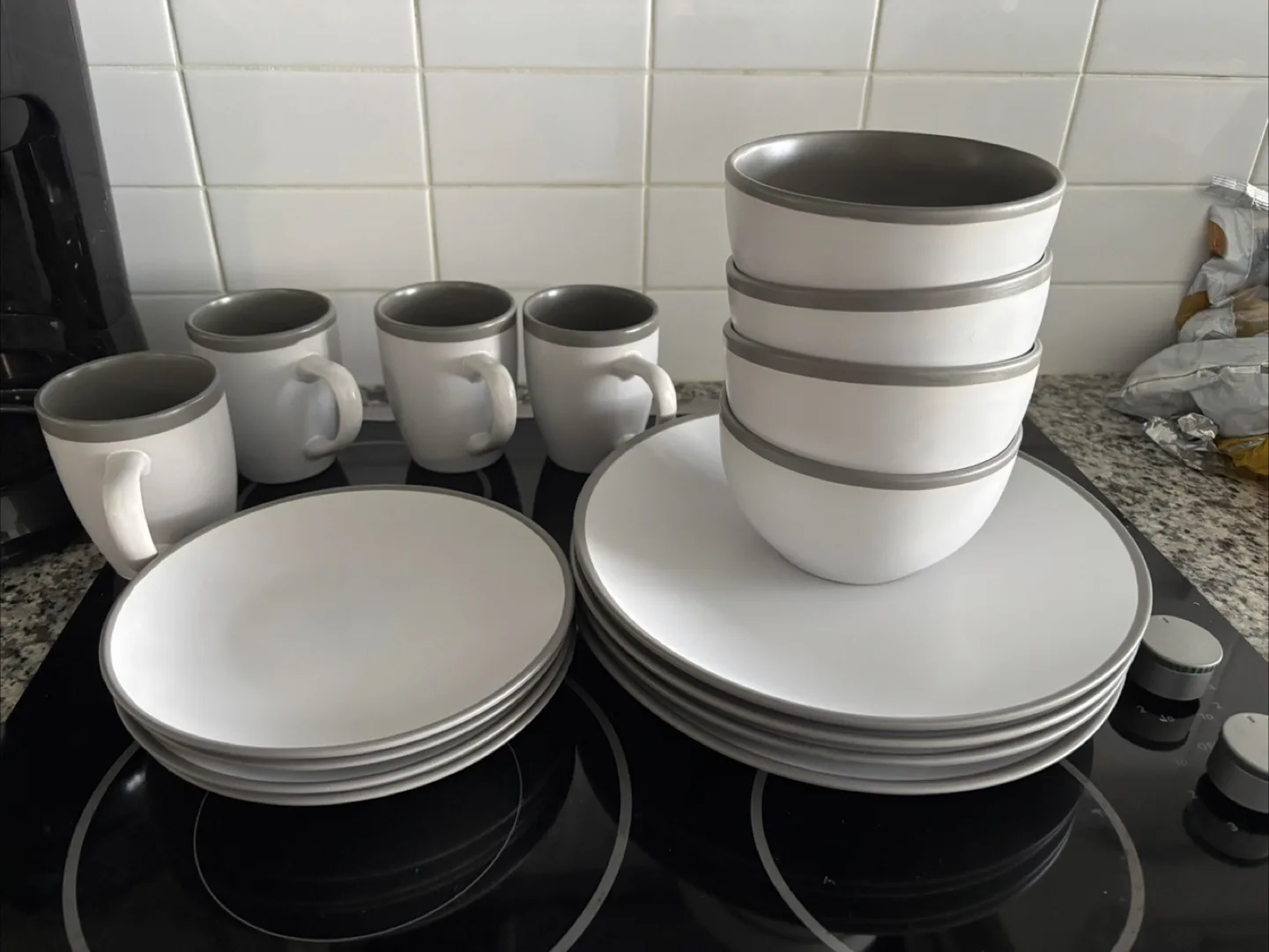 Dinnerware Set thumbnail