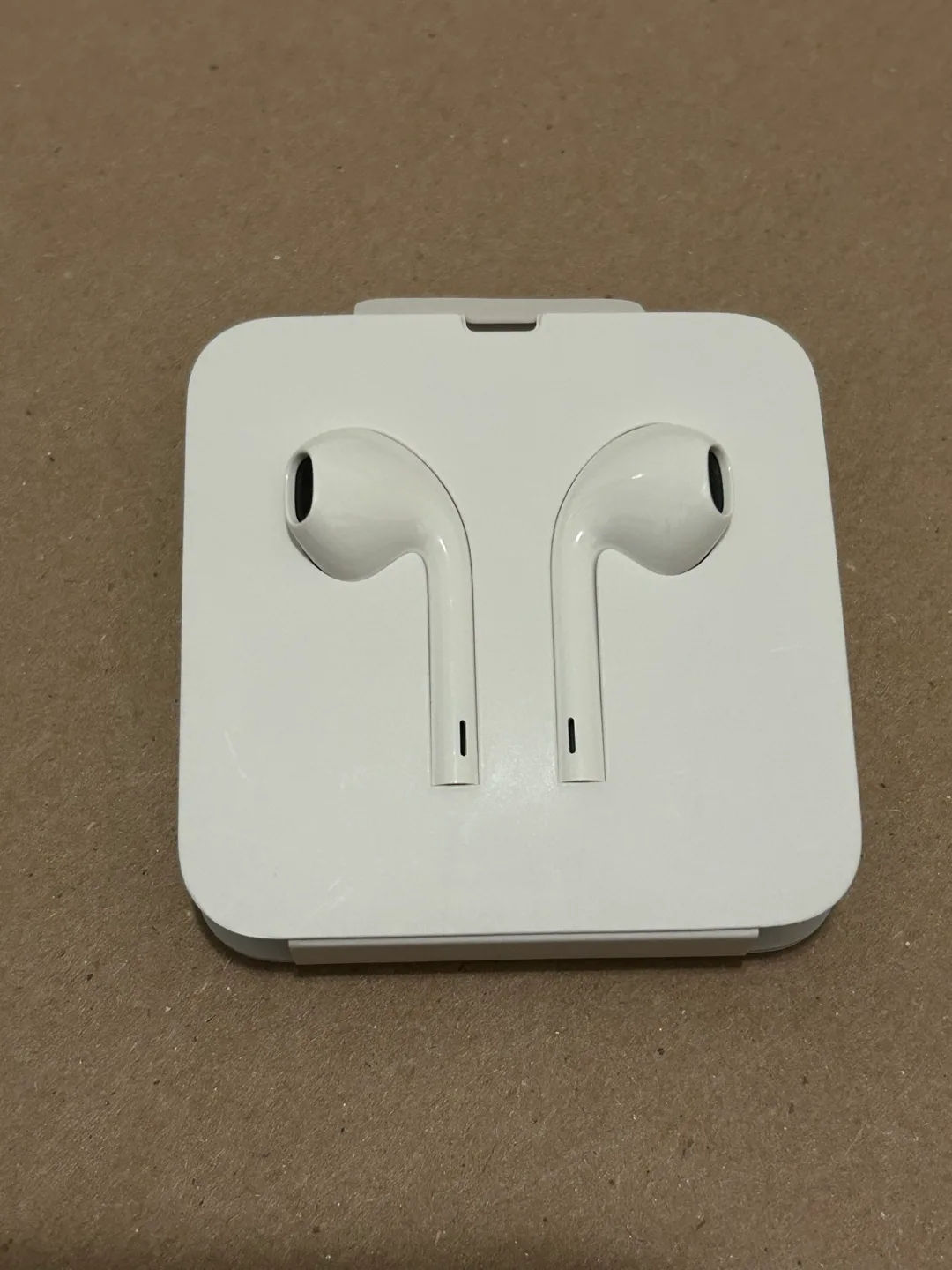 Apple earphones thumbnail