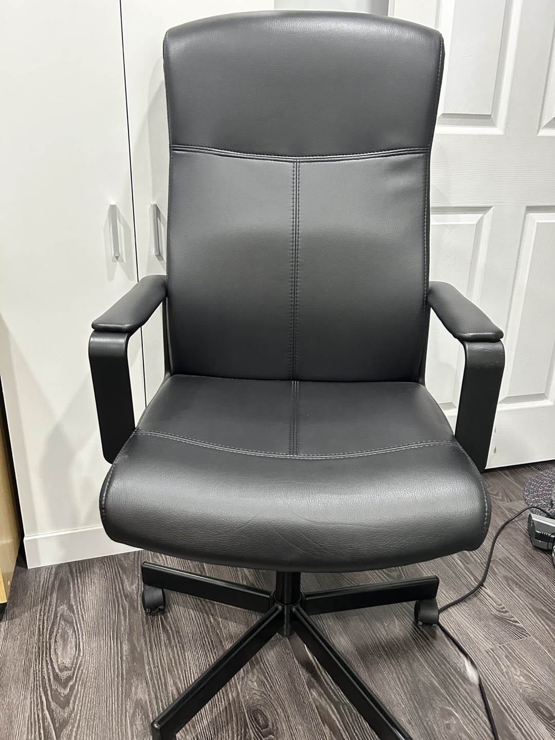 Black Office Chair - photo 3