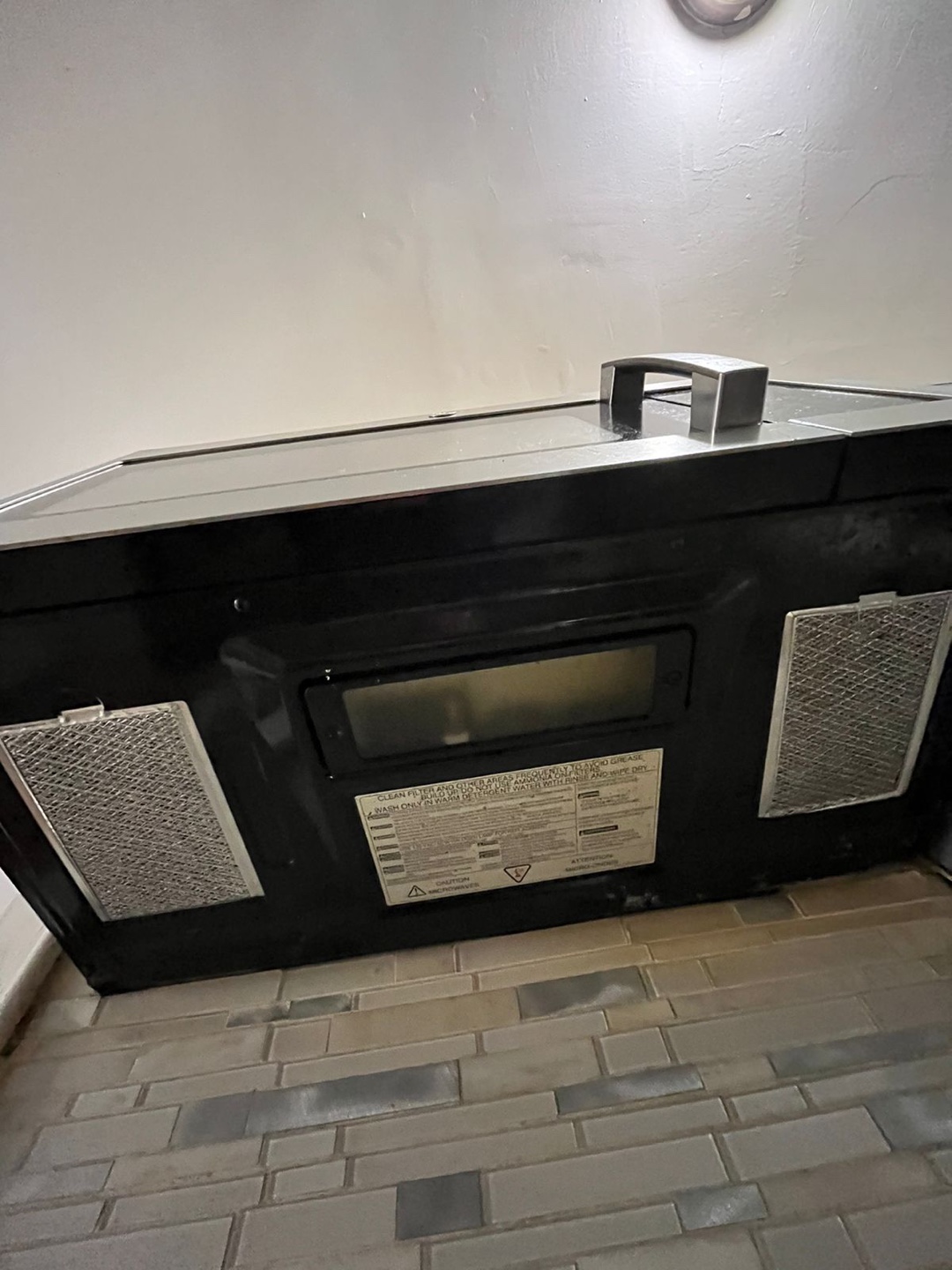 LG Microwave Oven - photo 2