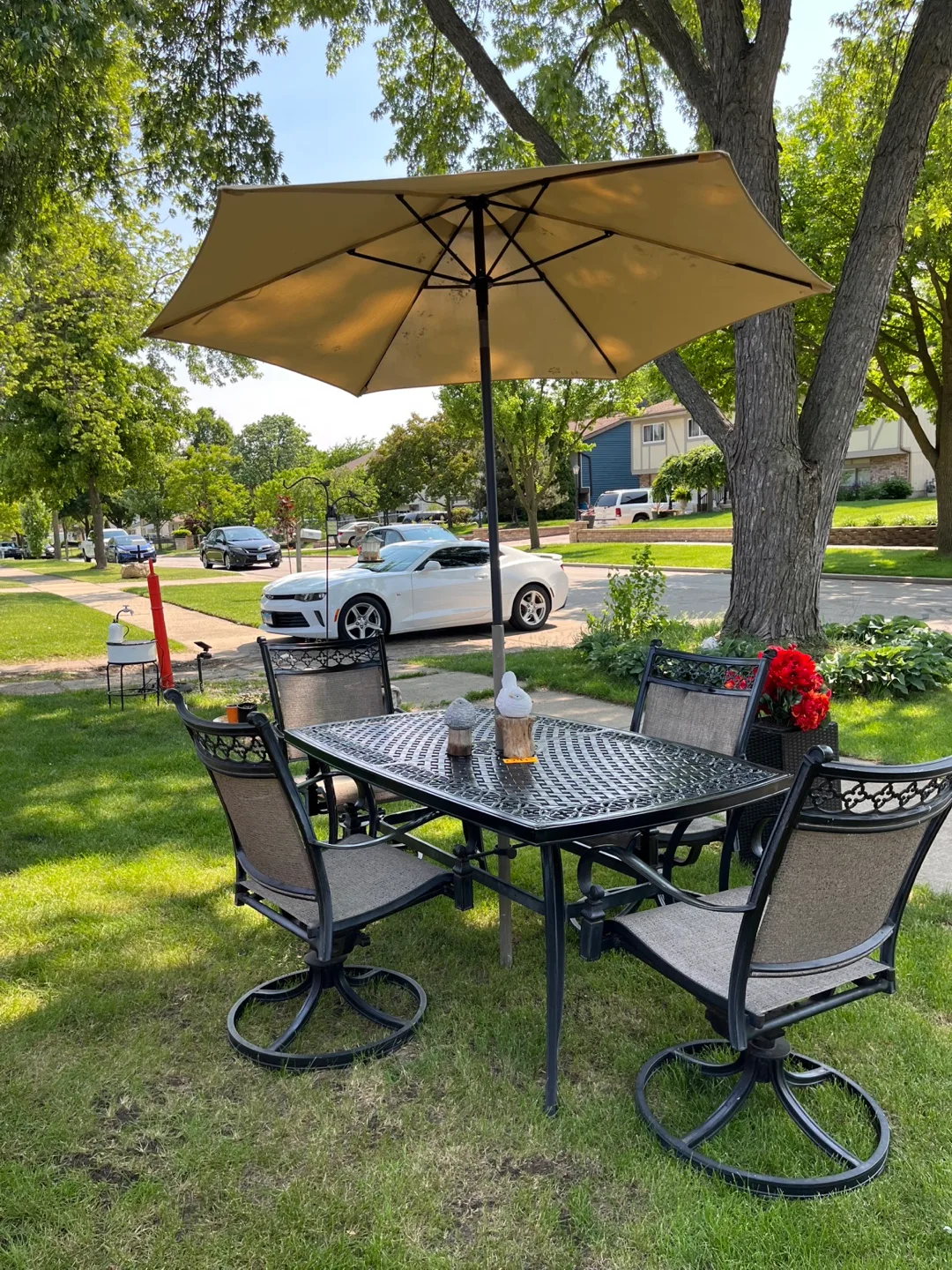 Outdoor Patio Set With Umbrella thumbnail