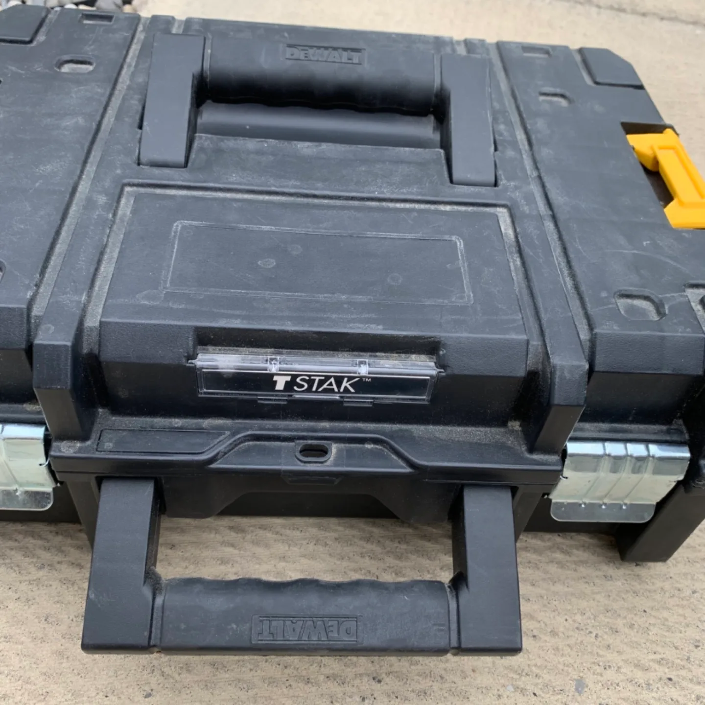 DEWALT TSTAK II Flat Top Storage Case image indicator(2)