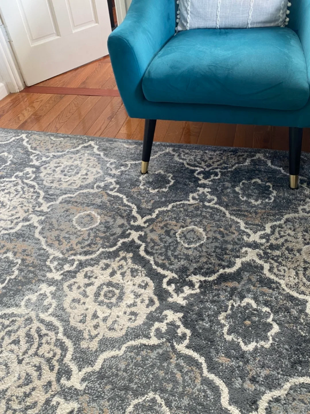 Area Rug with Floral Pattern image indicator(2)