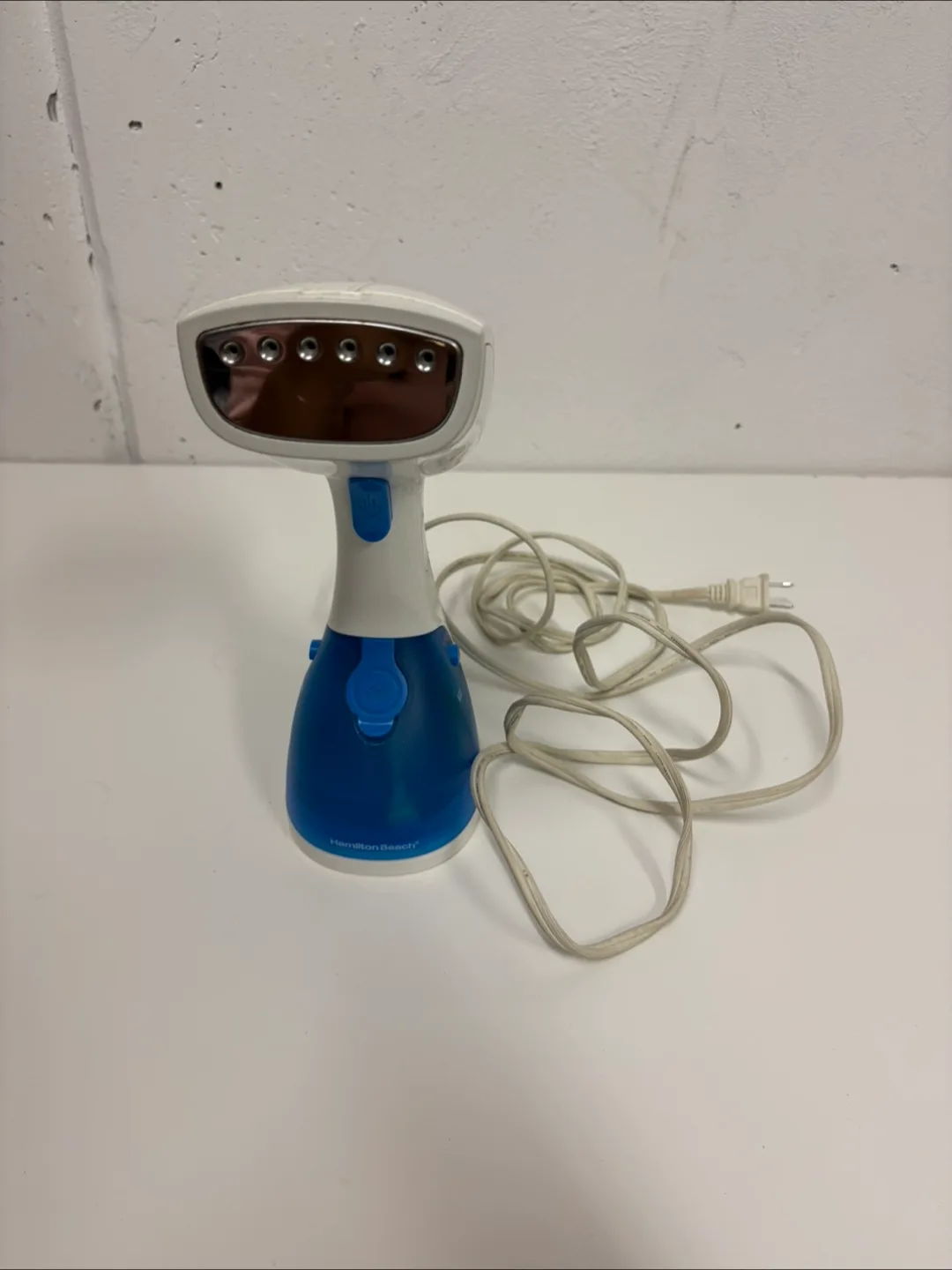 Handheld Garment Steamer thumbnail