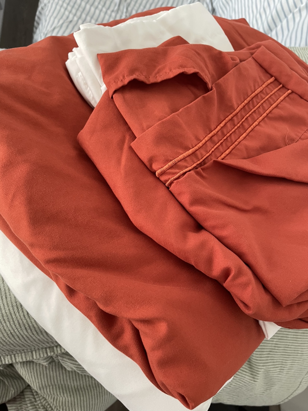 Queen size fitted sheet and duvet cover