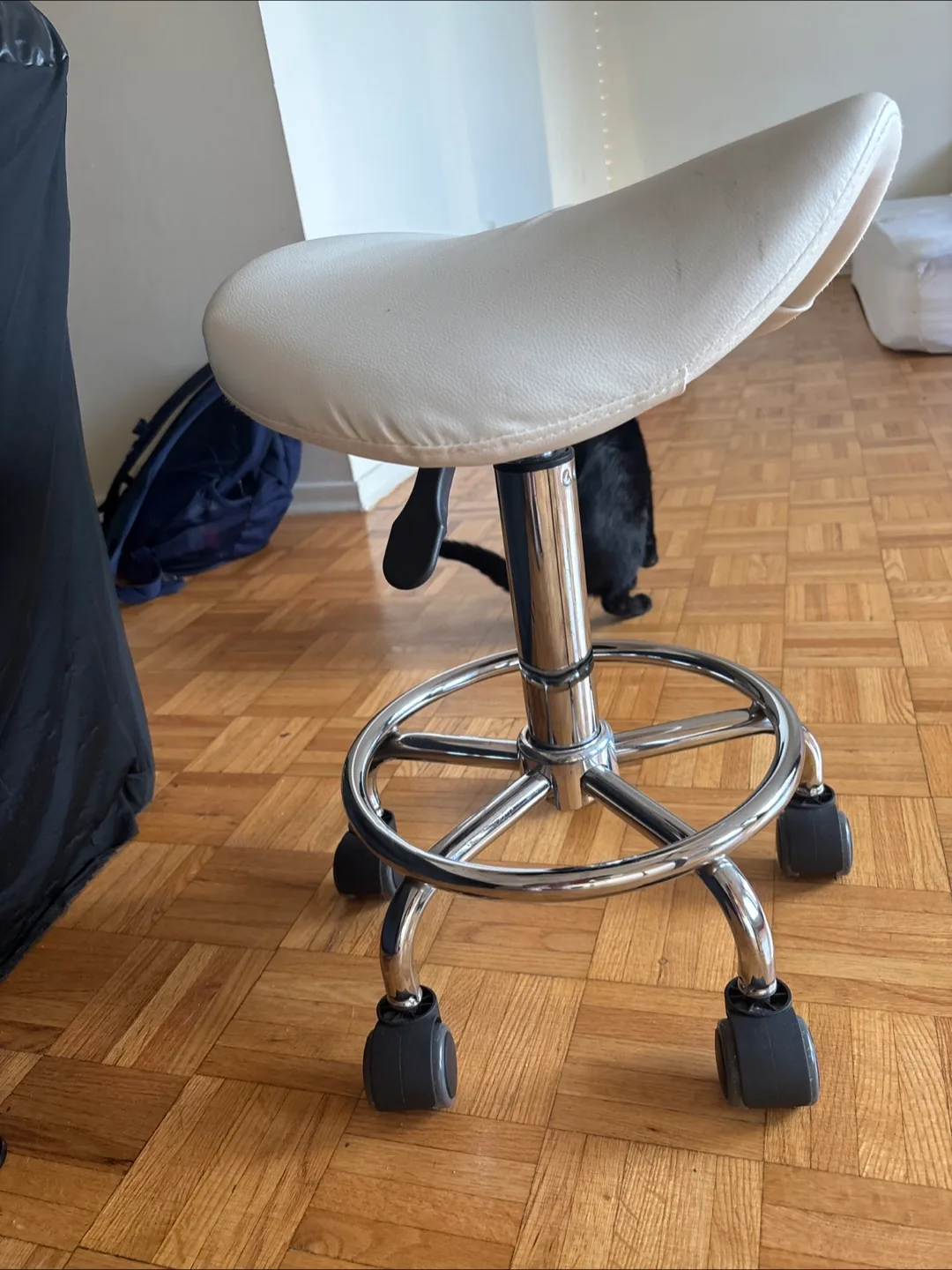 White Saddle Stool image indicator(2)