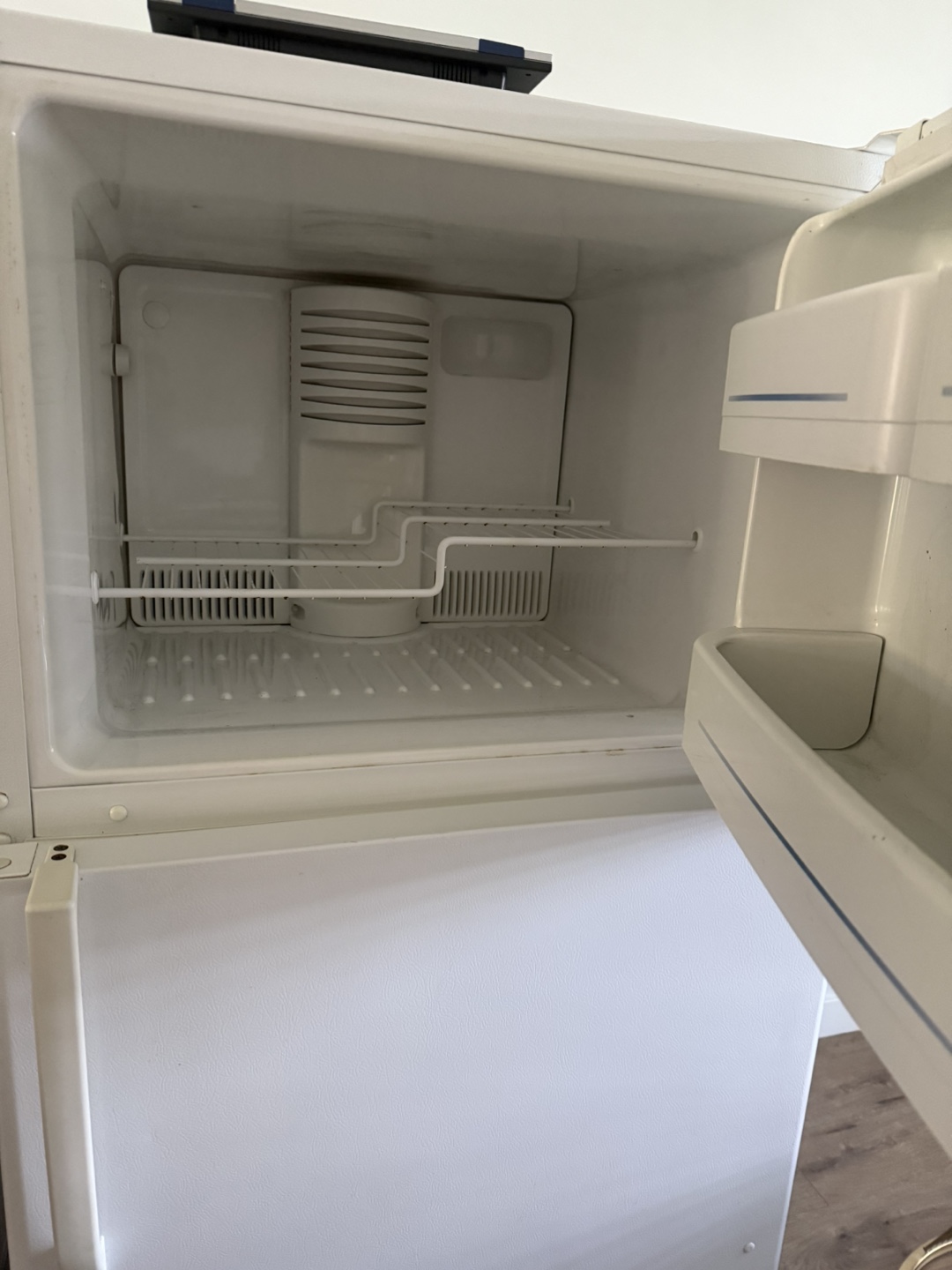 Fridge - photo 4