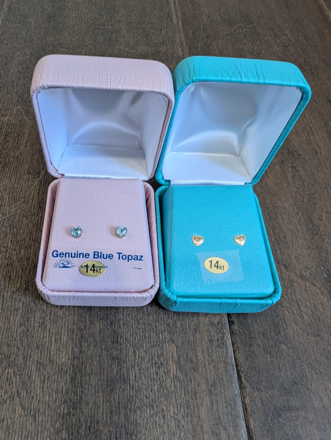 Brand New 14K Yellow Gold Heart Earrings For Sale