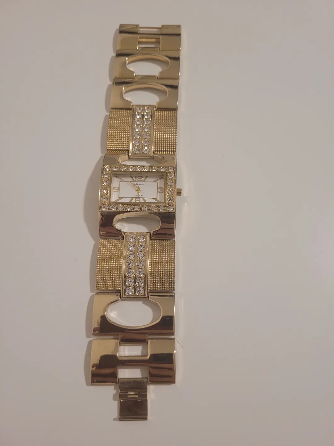 VINTAGE Geneva Gold Tone Rhinestone Watch see pictures image indicator(2)