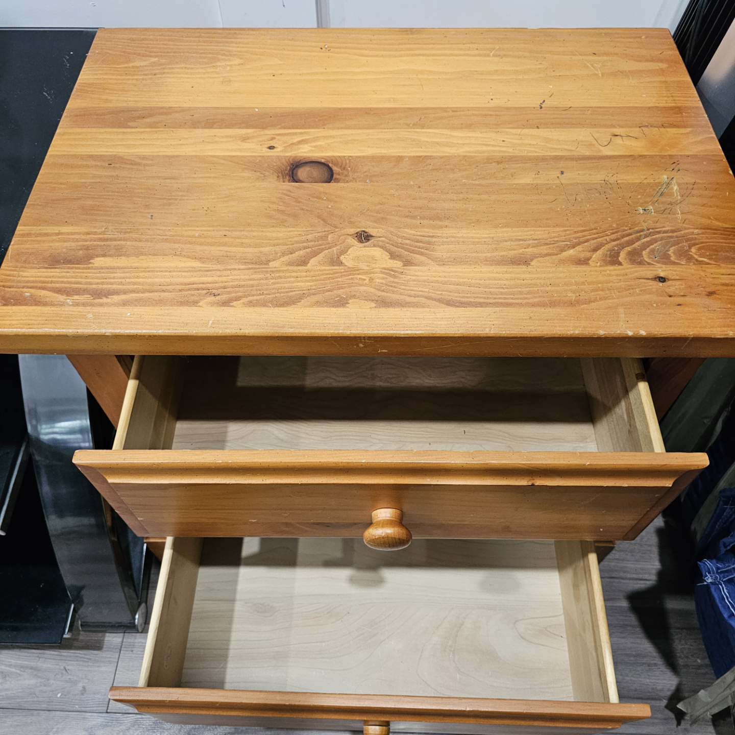 Wooden nightstand with two drawers - photo 2