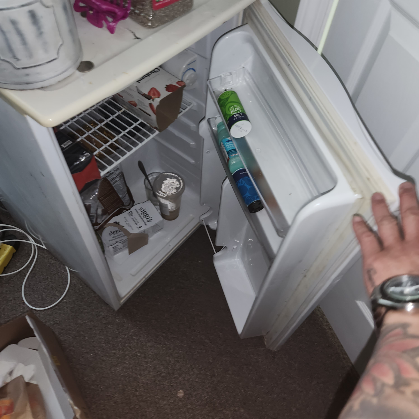 GE mini-fridge - photo 2
