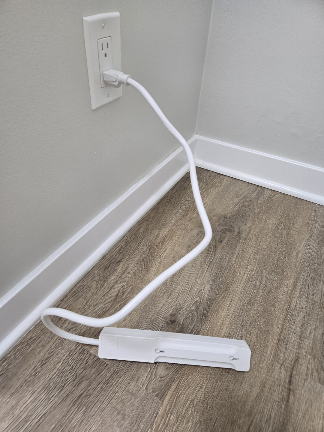 White 6 Outlet Power Strip Surge Protector - photo 2