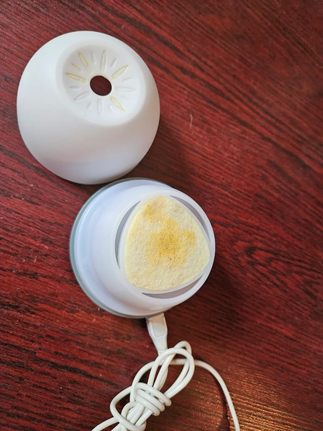 Portable Aroma Diffuser with LED Night Light image indicator(2)