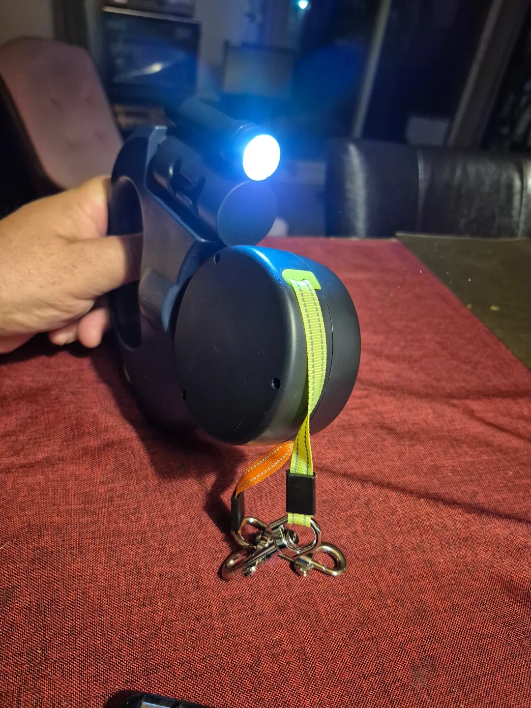 Double Retractable Dog Leash with Built-in LED Flashlight image indicator(8)