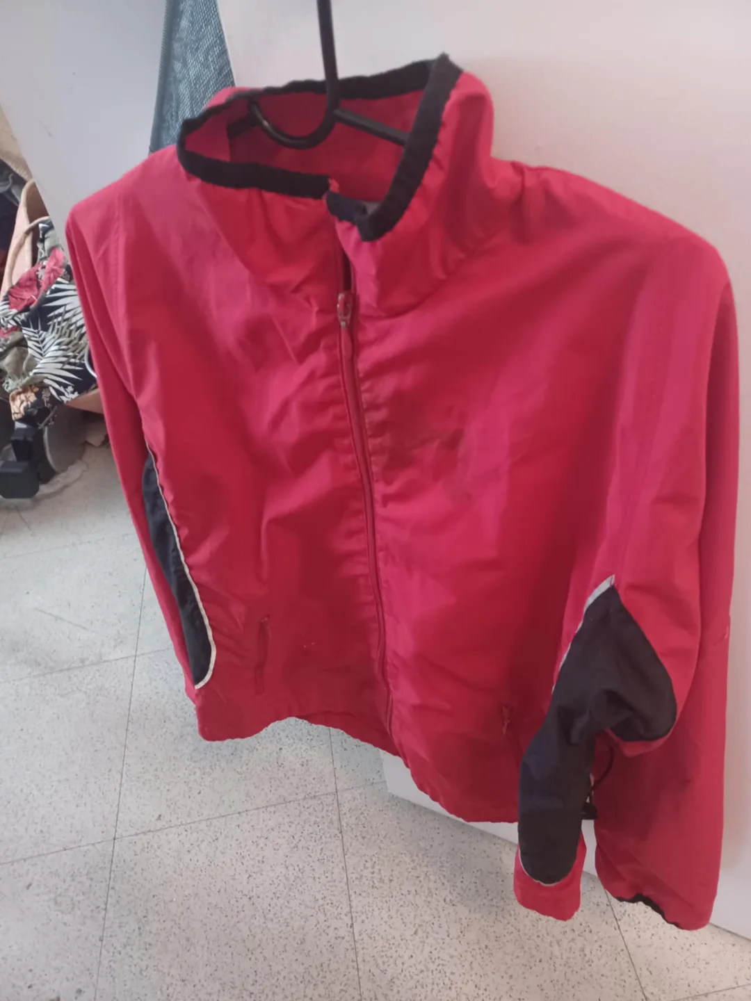 Men's Red Running Jacket, Size Large 🥕 Thrifty Pick image indicator(2)