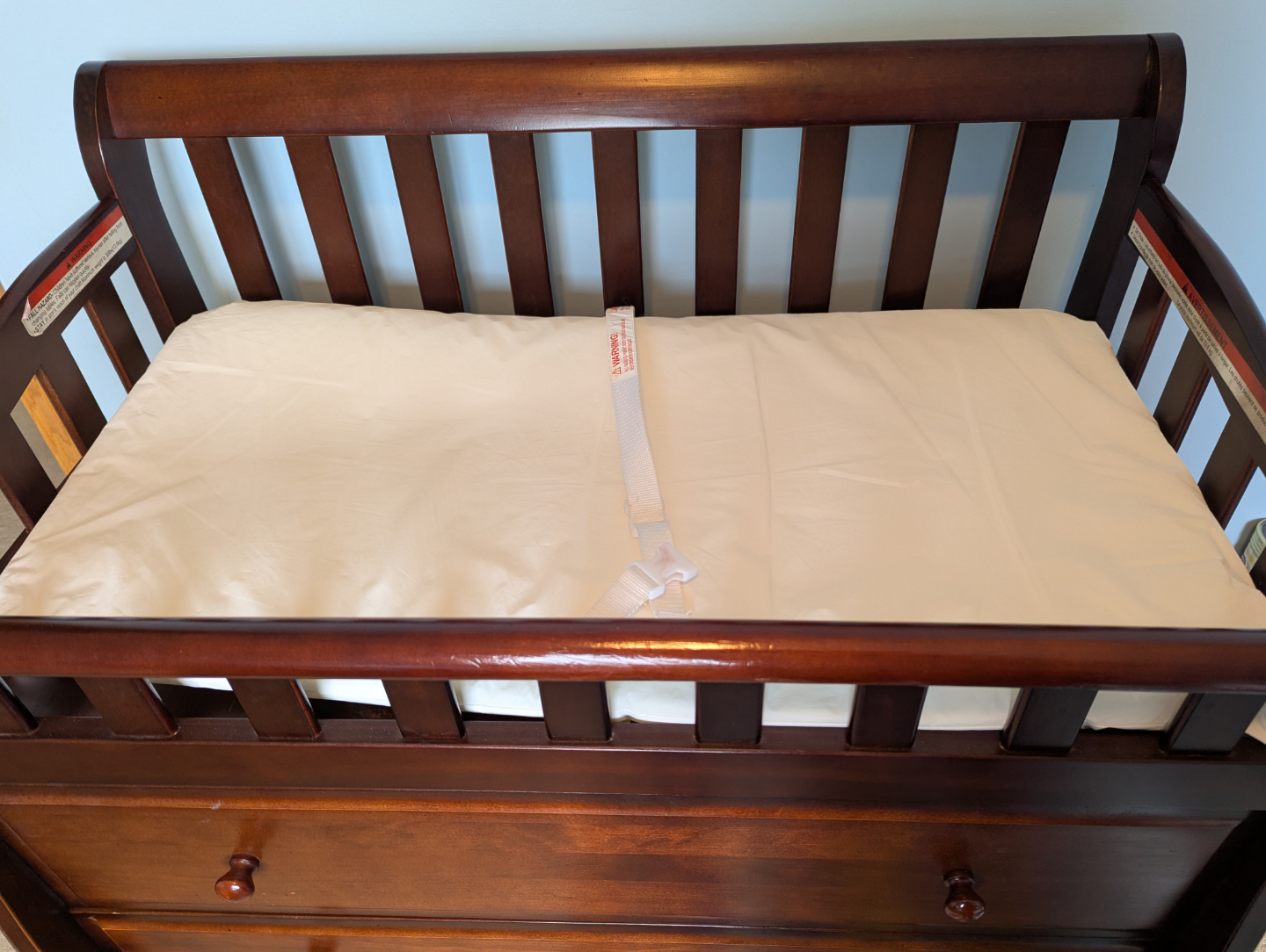 Convertible Crib and Changer Combo - photo 3