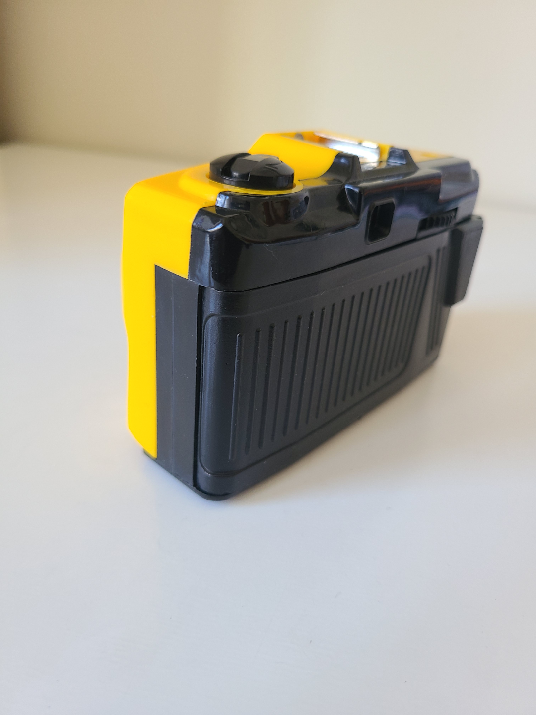 Ultronic Yellow Plastic 35mm Focus Free Camera - photo 3