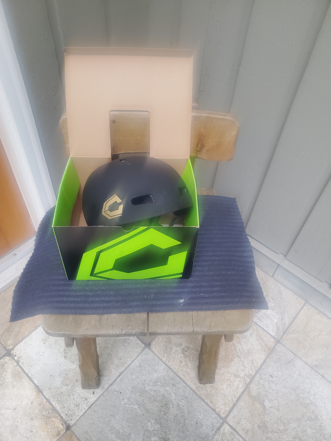 skate bike helmet Original in box