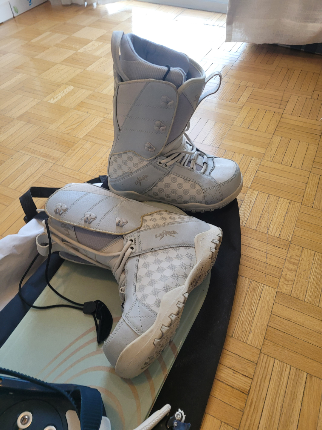 Women's Morrow Snowboard Package with Boots and bag - photo 3