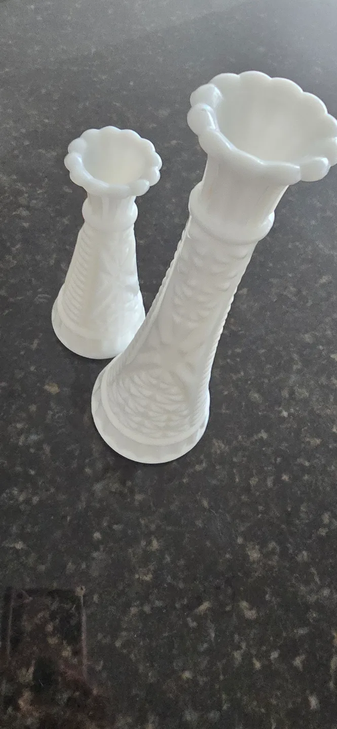 Milk glass vase image indicator(3)