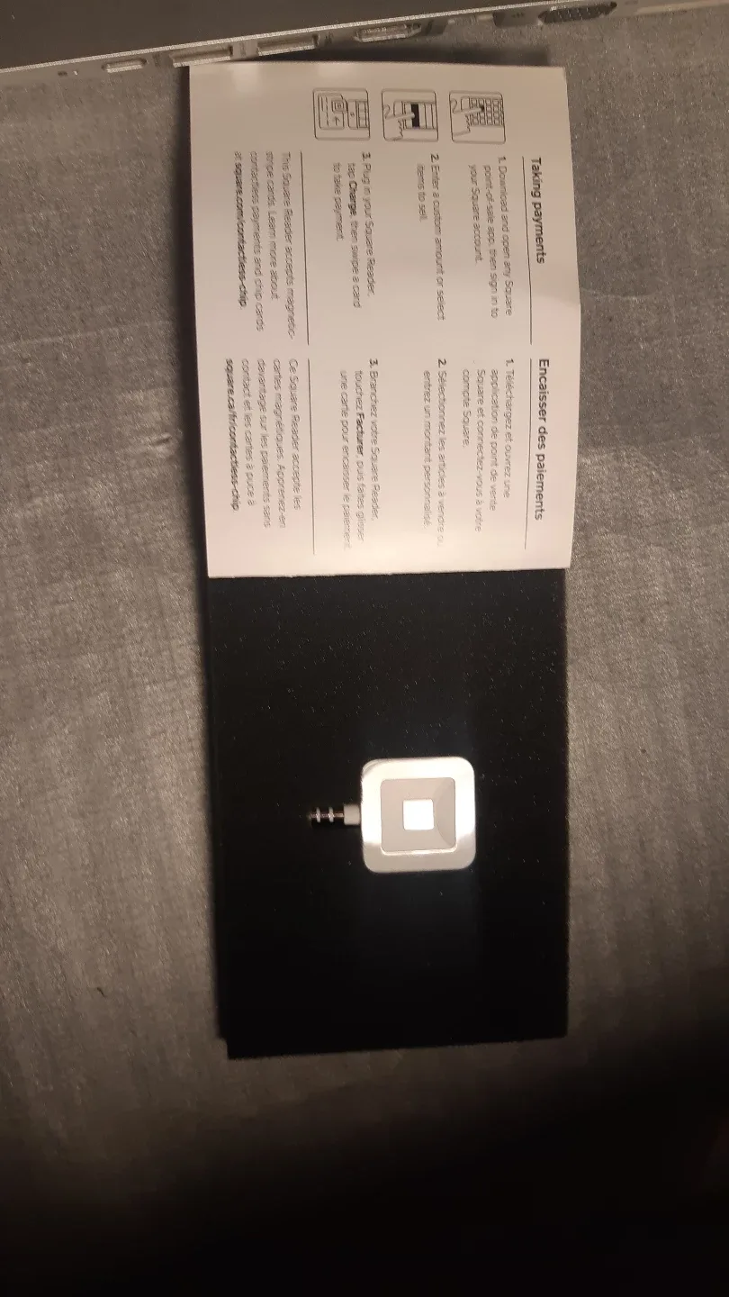 Square Reader for Magstripe Cards image indicator(2)