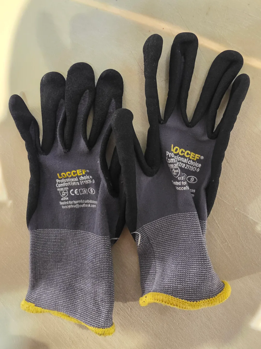 #freecycle Pair of LOCCEF Work Gloves Size 9 thumbnail