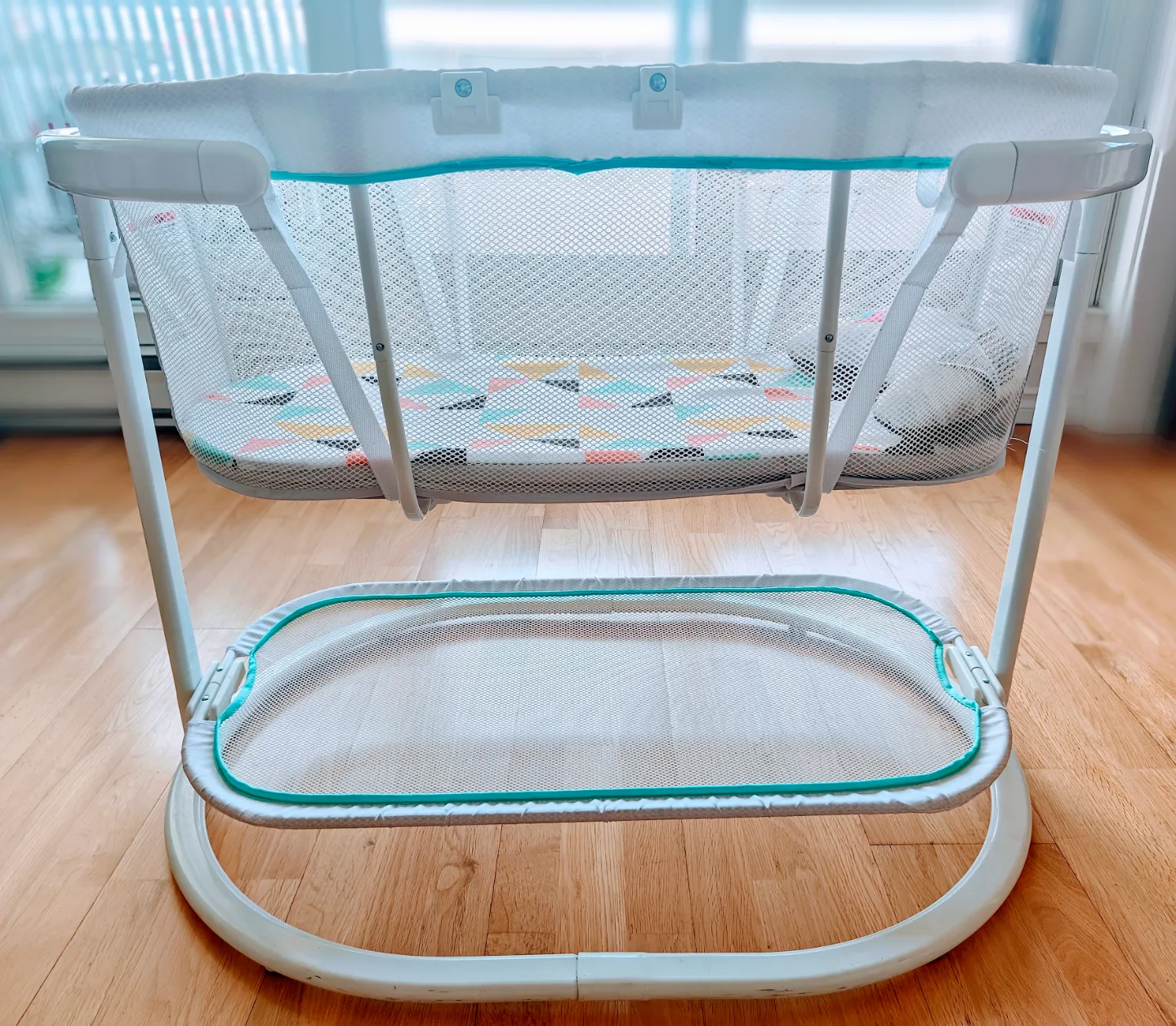 Fisher-Price Baby Bedside Sleeper Soothing Motions Bassinet image indicator(5)