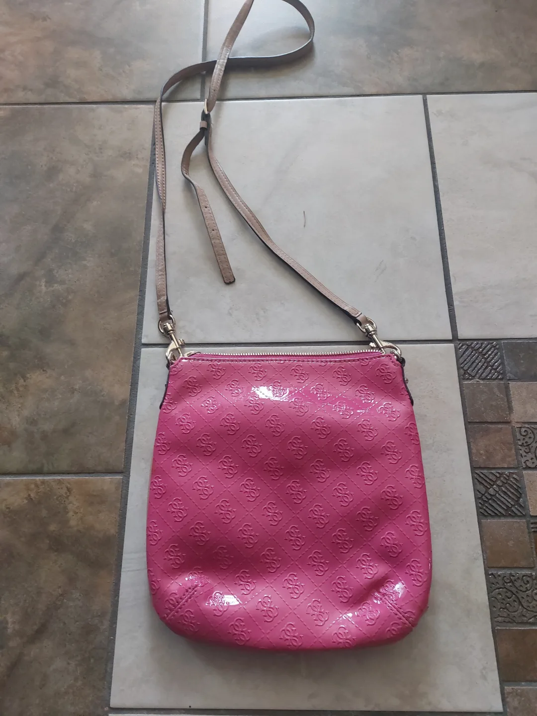 Guess crossbody image indicator(2)