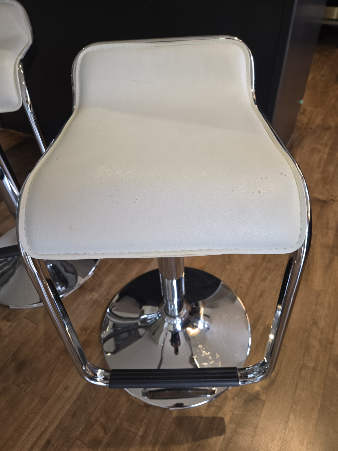 Set of 4 White Adjustable Bar Stools - photo 2