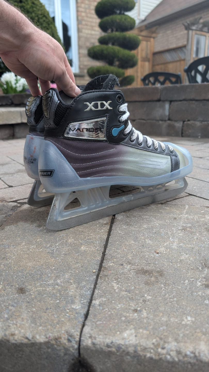 8.5 Bauer Vapor XIX Senior Hockey Skates Goalie - men's 8.5 EE - photo 2