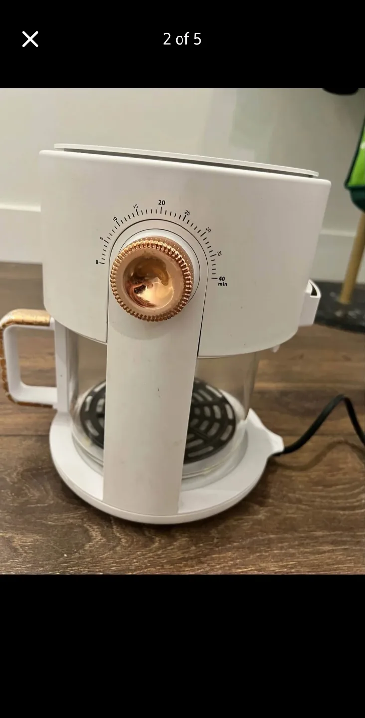 Free Air Fryer - White and Rose Gold - 240v plug image indicator(2)