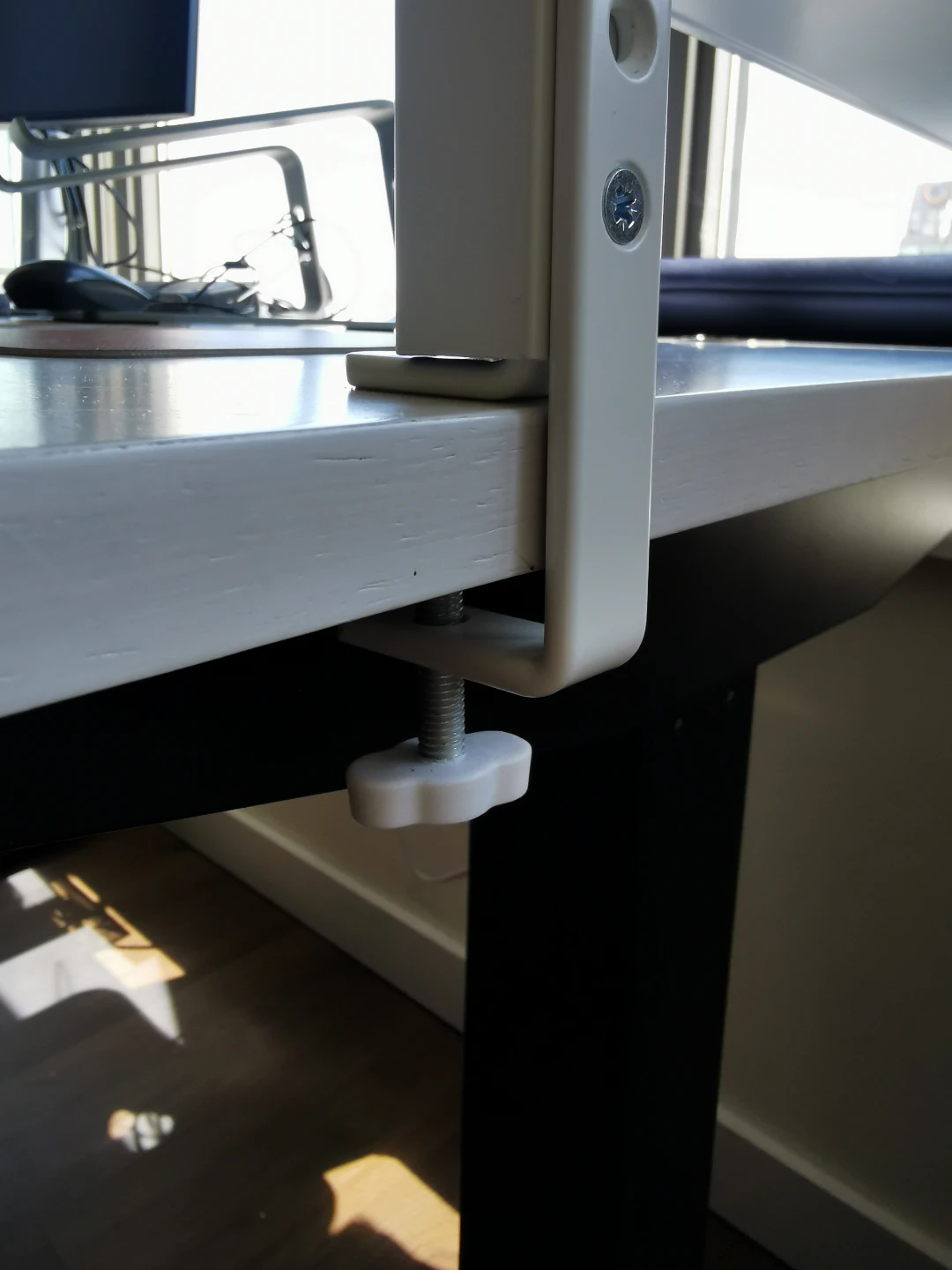 Adjustable Monitor Desk Mount Arm Insignia - photo 3