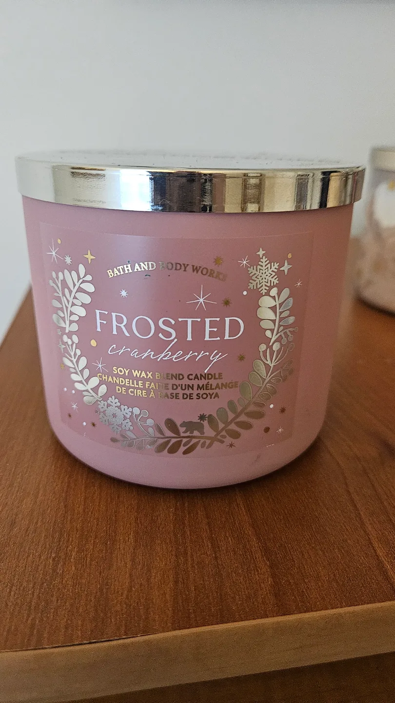 Bath & Body Works Frosted Cranberry 3-Wick Candle thumbnail