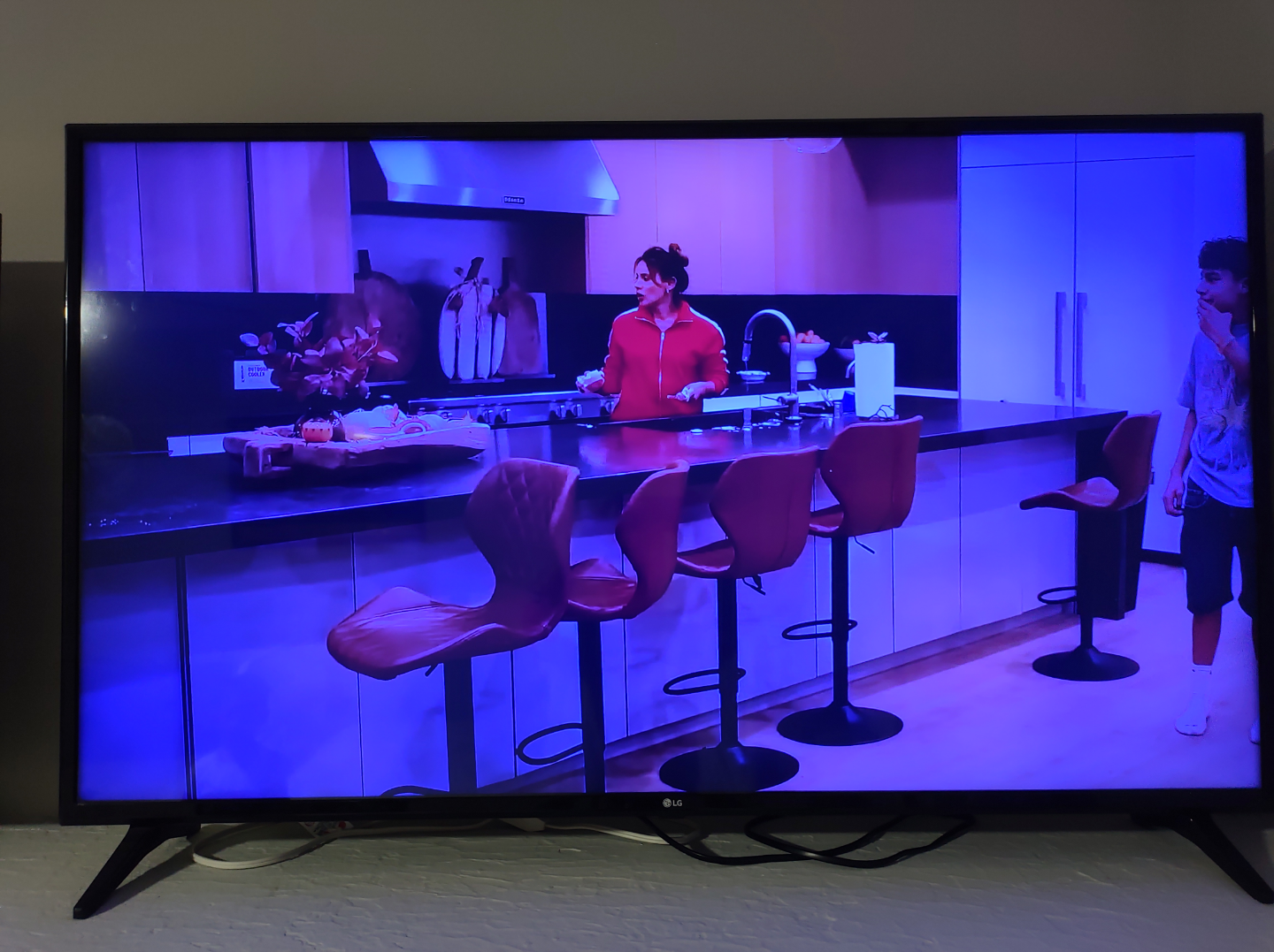 LG 55" Smart TV - photo 4