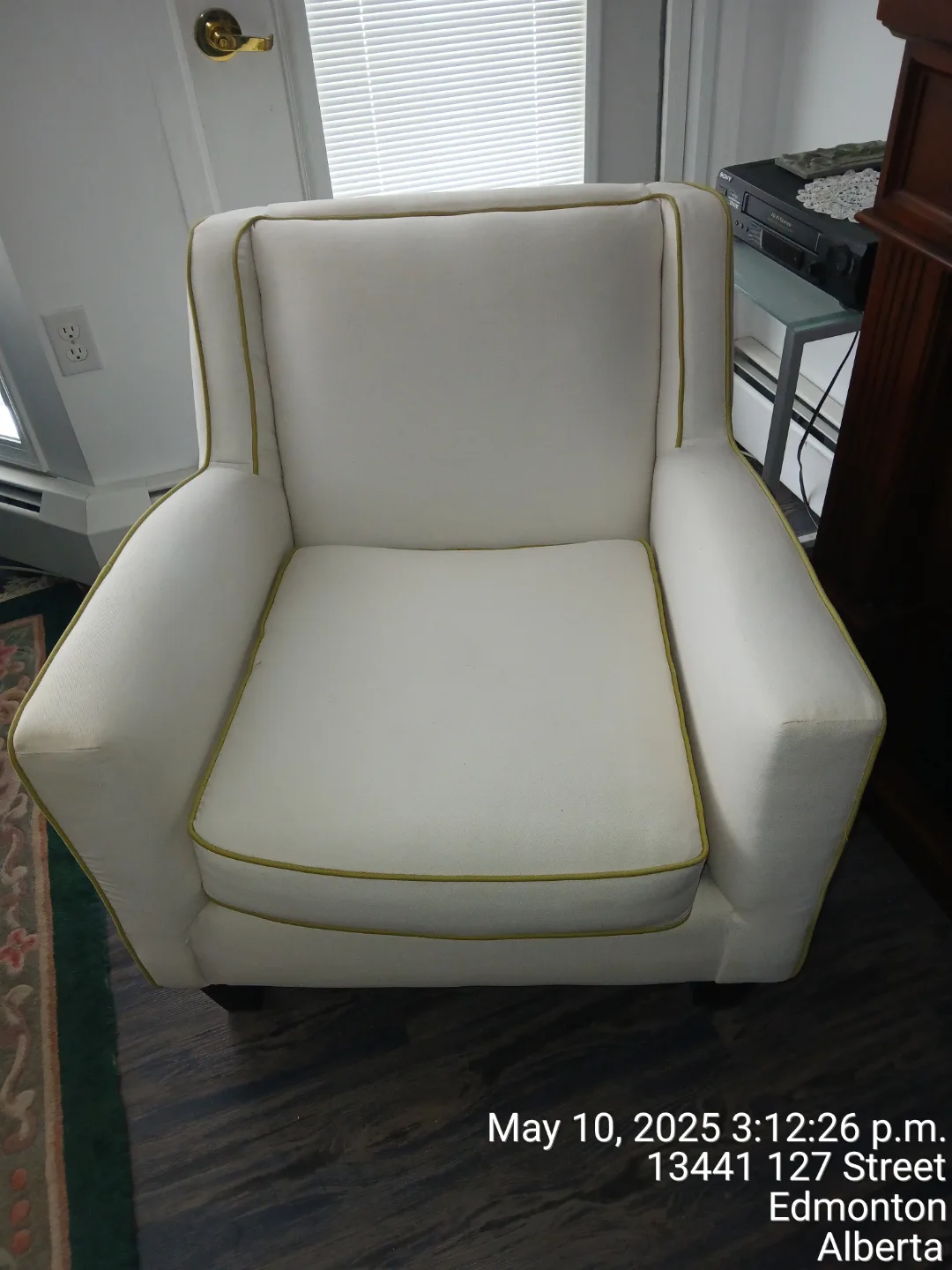 2 White accent armchairs with bown piping thumbnail
