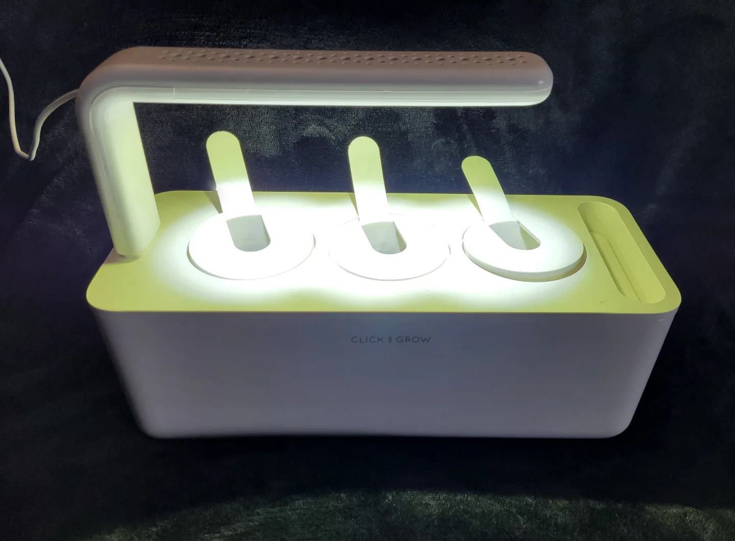 Click & Grow Smart Garden 3-Pod Indoor Garden image indicator(2)