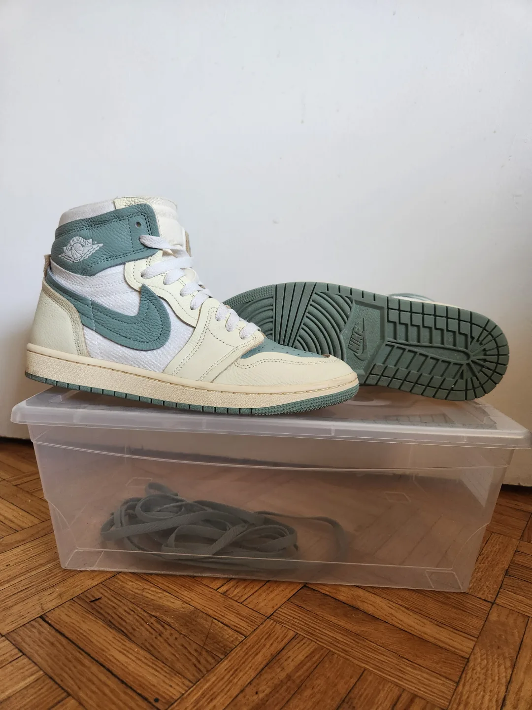 Air Jordan 1 High-Top Sneakers - Pale Ivory/Seafoam image indicator(3)