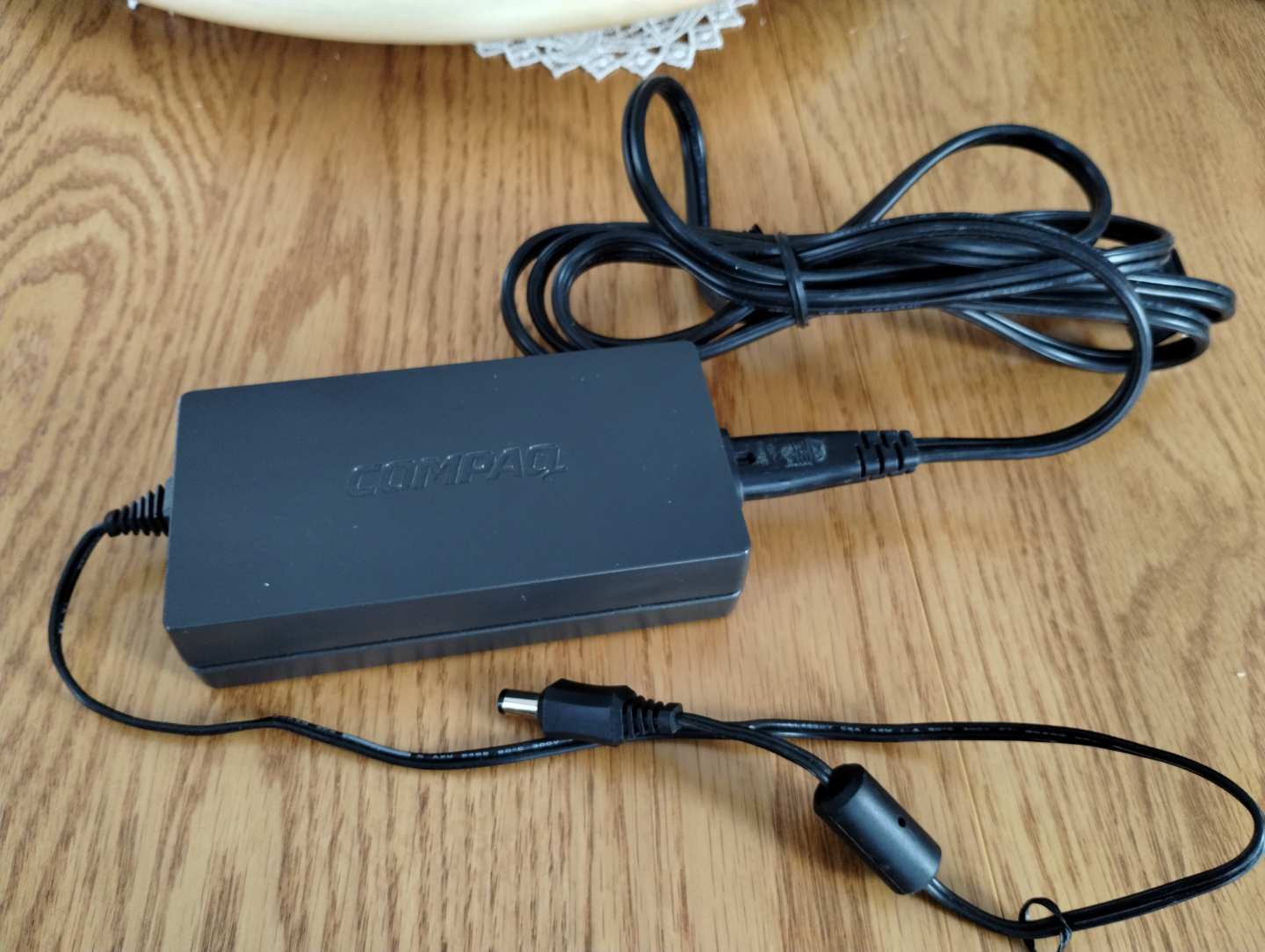 Compaq AC Adapter 2832A - Laptop Power Supply