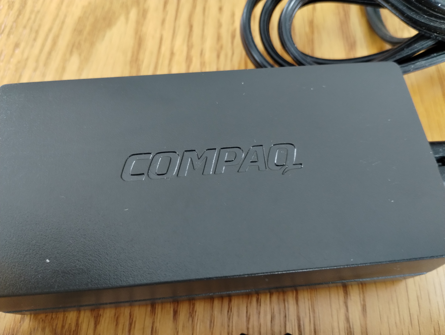 Compaq AC Adapter 2832A - Laptop Power Supply - photo 2