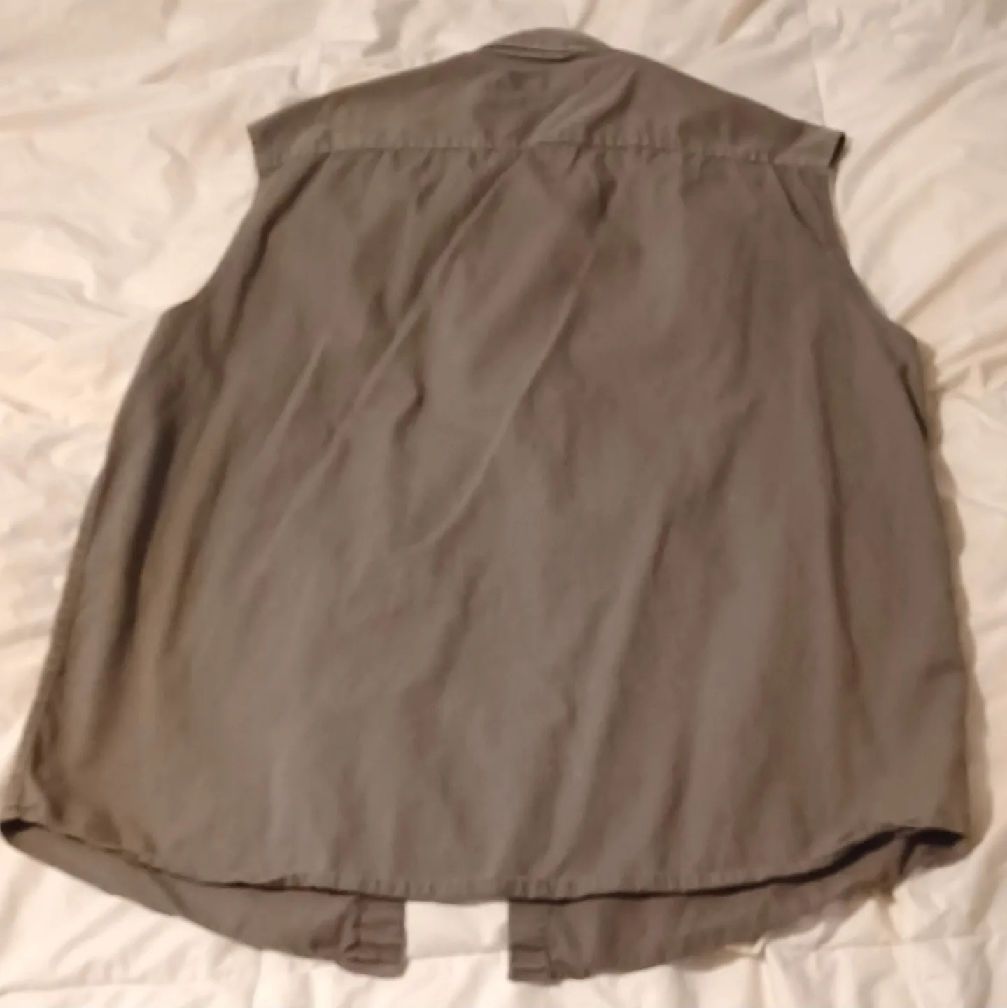 Men's Sleeveless Button-Down Shirt - Size L image indicator(2)