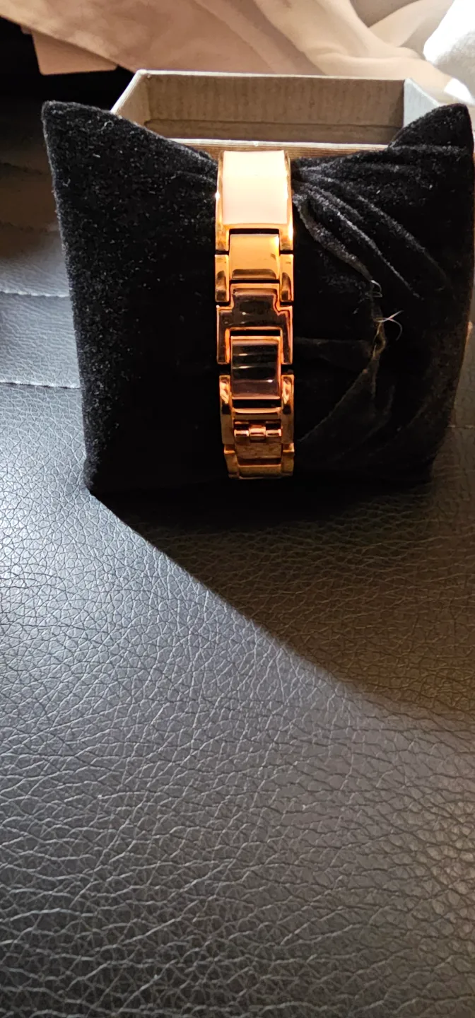 Lano Women's Watch with Rose Gold Band image indicator(2)