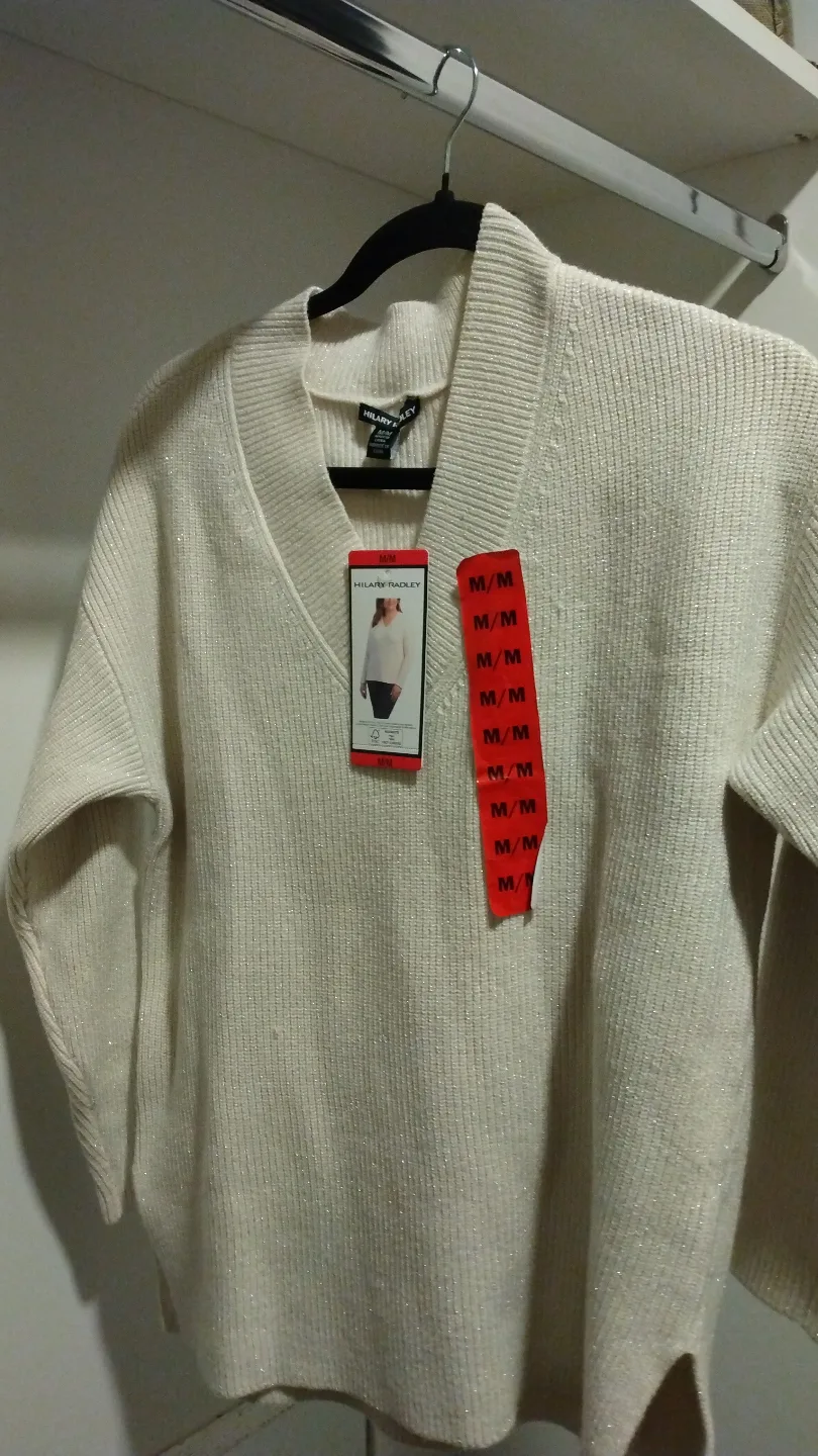 Hilary Radley Cream V-Neck Knit Sweater - Size Medium🏒🏒