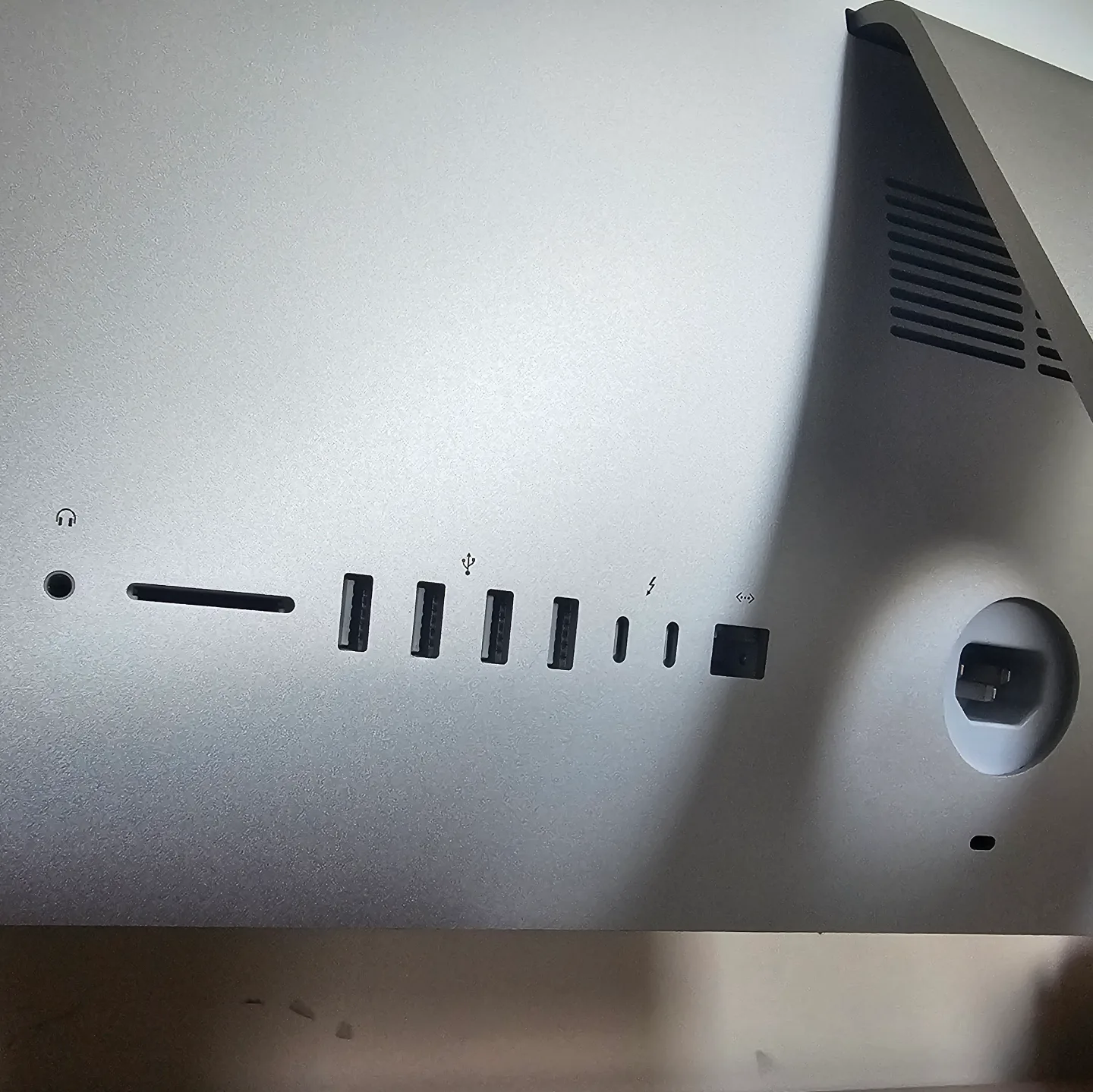 2019 iMac 21.5" Retina 4K - i5, 16gb, 512gb SSD, macOS Sequoia image indicator(5)