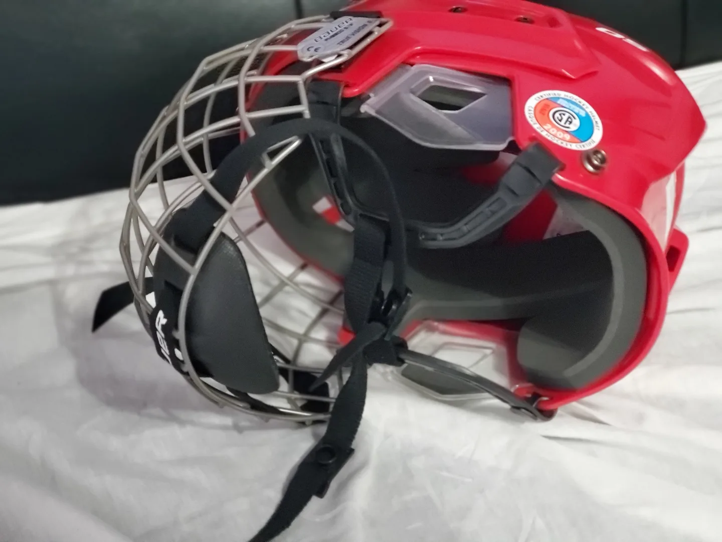 CCM Red Hockey Helmet with Bauer Cage (Certified hockey helmet) image indicator(8)