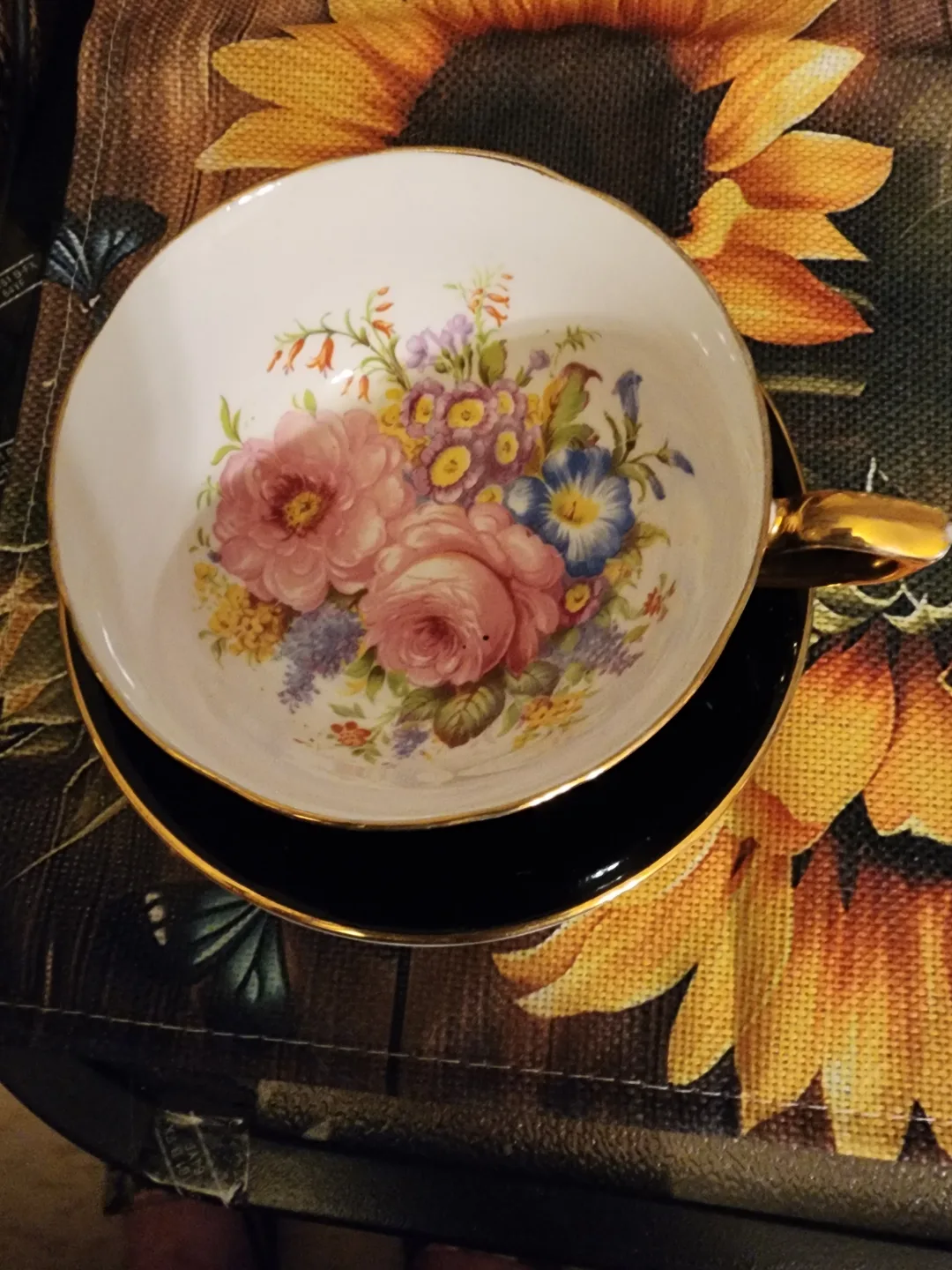 Vintage Windsor Bone China Teacup and Saucer Set image indicator(2)