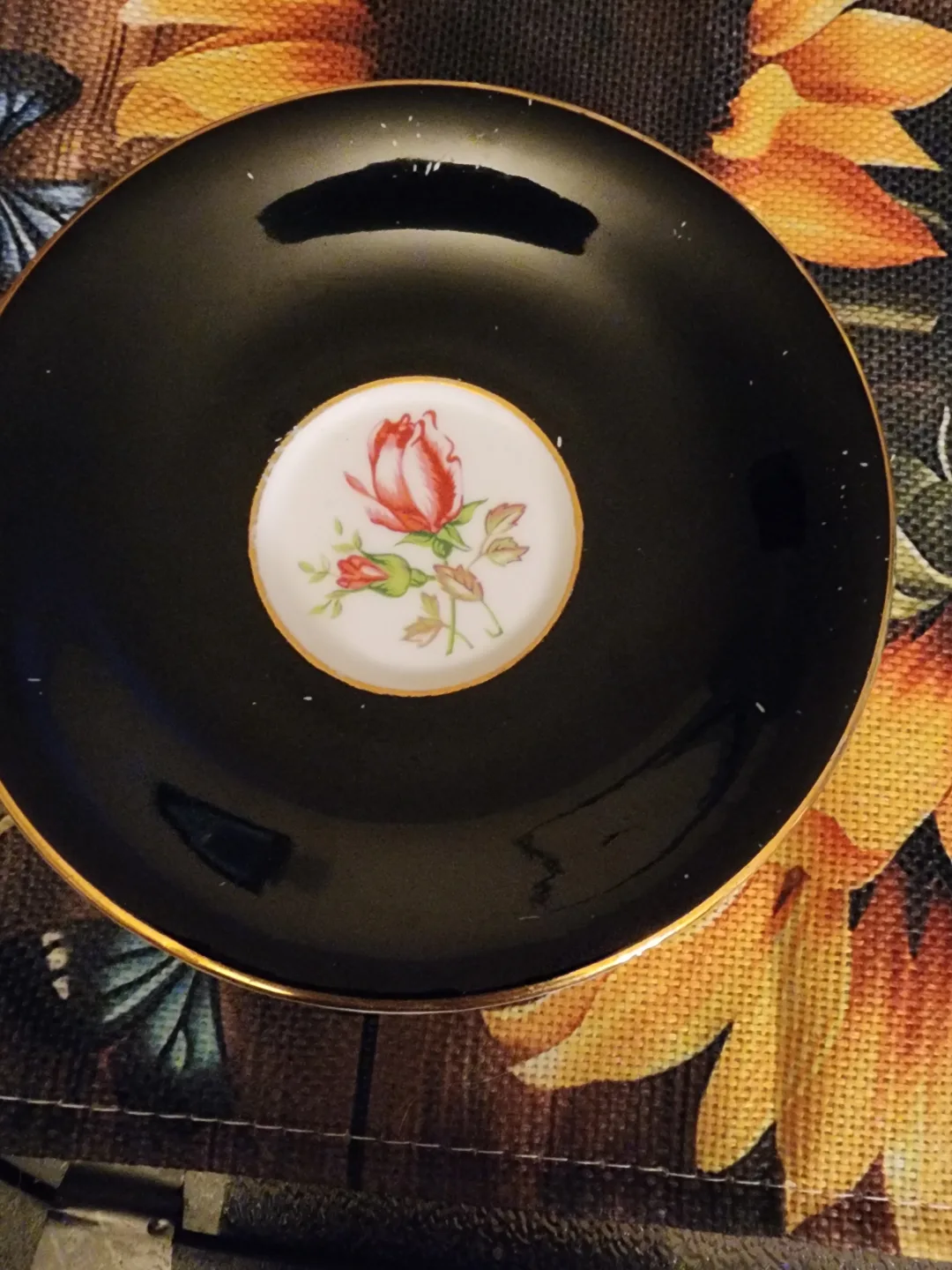 Vintage Windsor Bone China Teacup and Saucer Set image indicator(3)